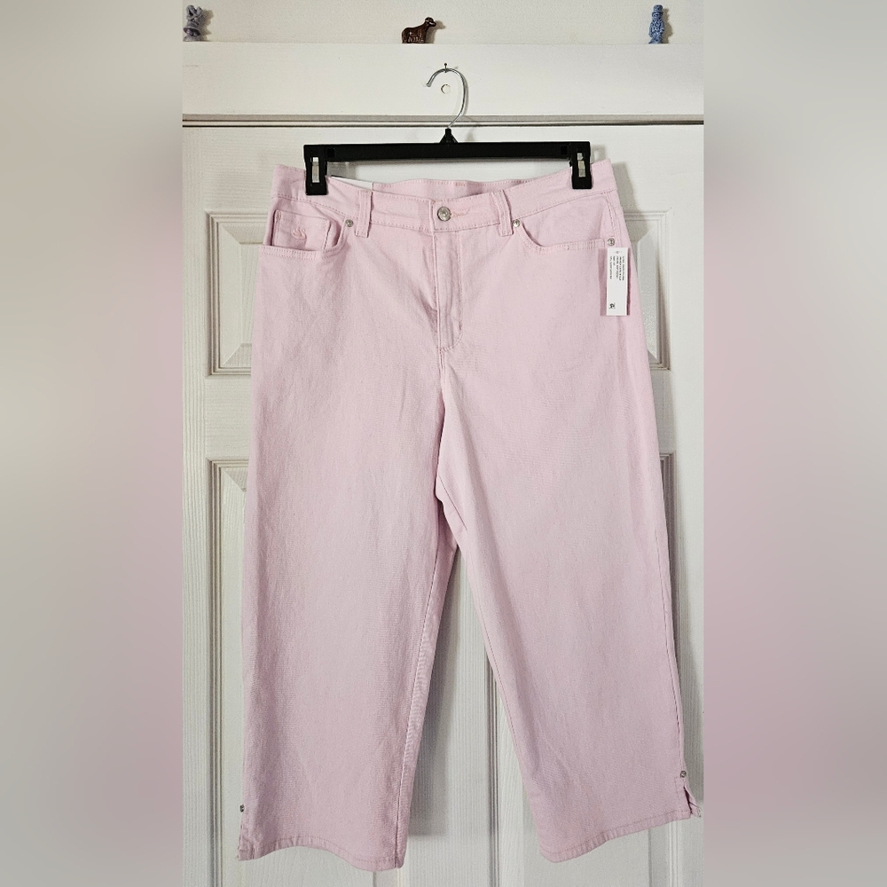 NWT Gloria Vanderbilt Light Pink 🩷Women's Capris🩷